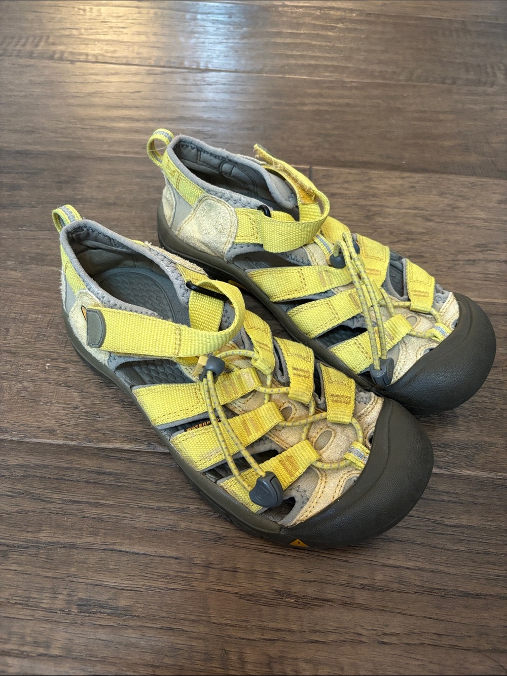 Keen Kids Seacamp II CNX water sandals size 4